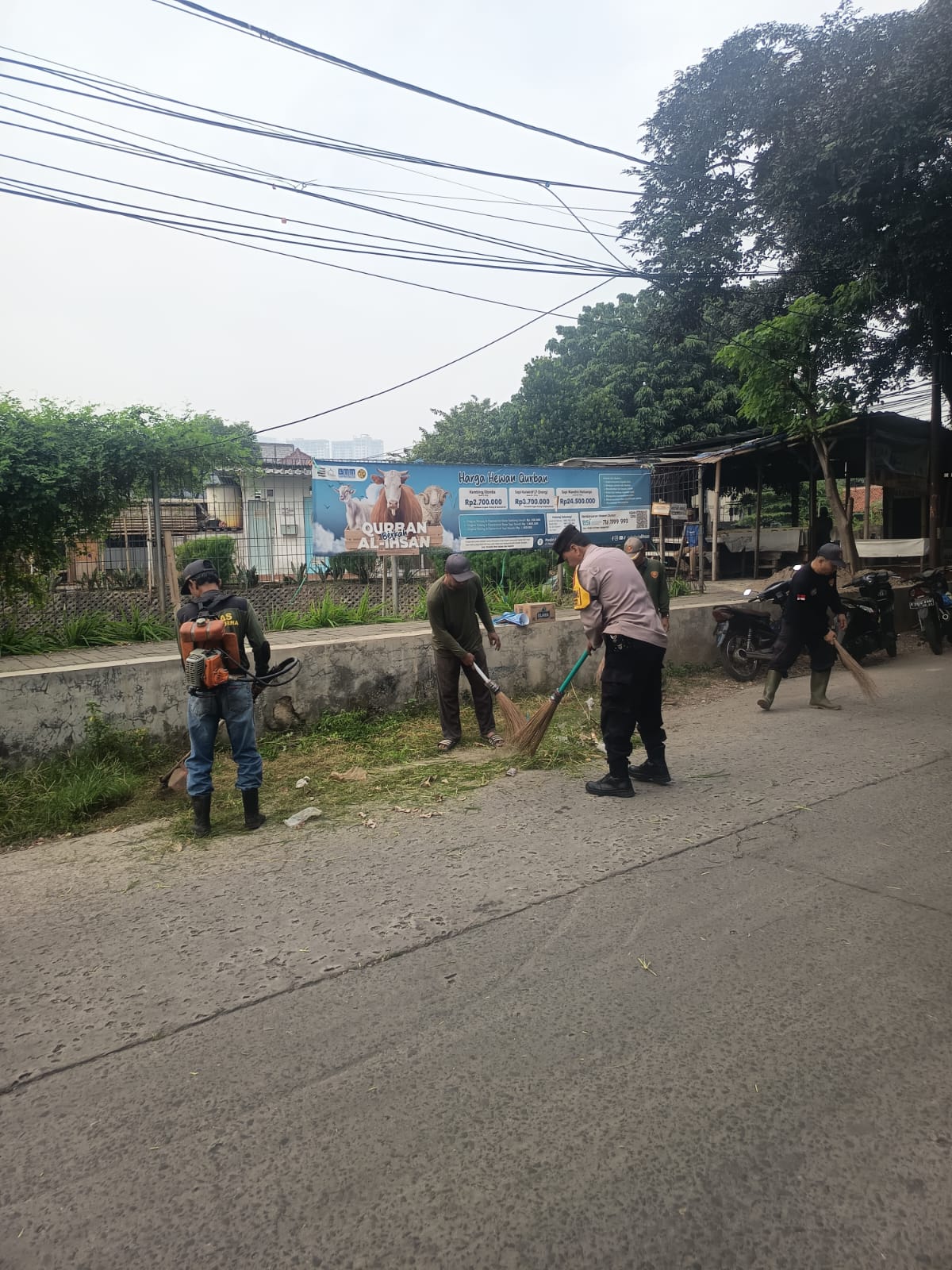 Bhabinkamtibmas Jakasampurna Bekasi Barat Ajak Warga Dan Aparat Gelar Sabtu Bersih