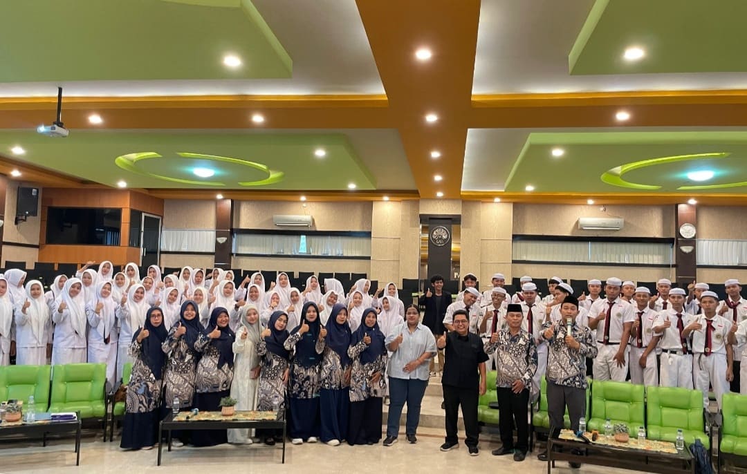 Santri Diajak Menjelajah Dunia Sains, SMA Zainul Hasan 1 Genggong Gelar Studi Kampus UM Part 2