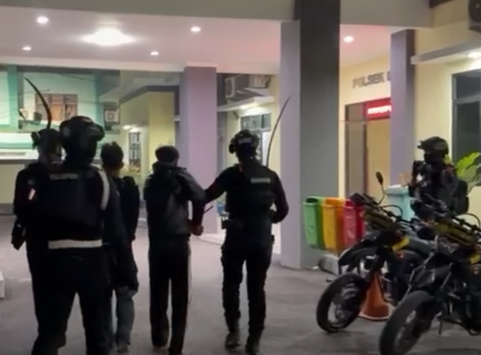 Brimob Polda Metro Jaya Gagalkan Tawuran Dan Amankan Sajam di Babelan