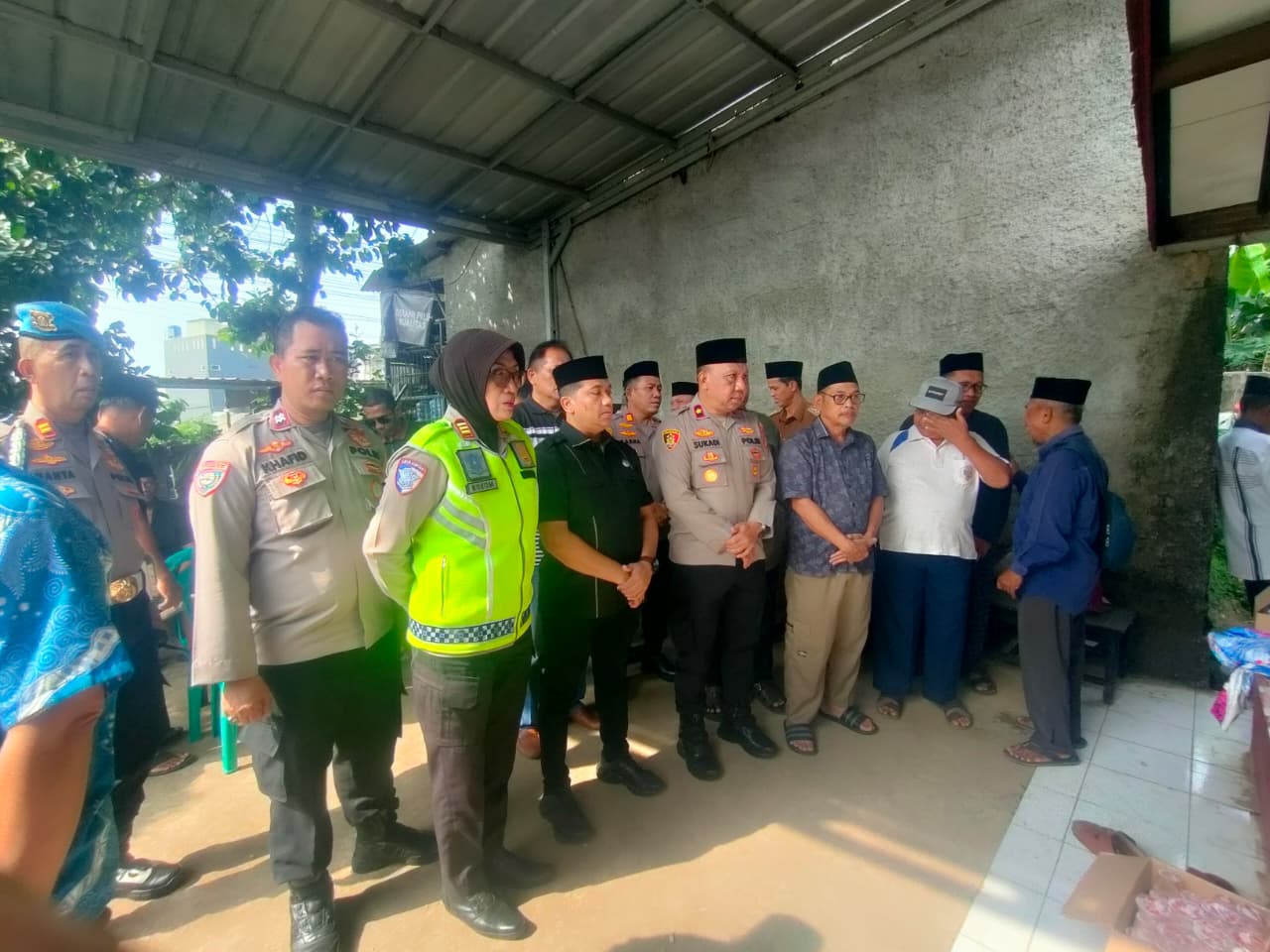 Jaga Jakarta On The Spot: Kapolsek Bantargebang Takziah ke Rumah Duka Lurah Cimuning