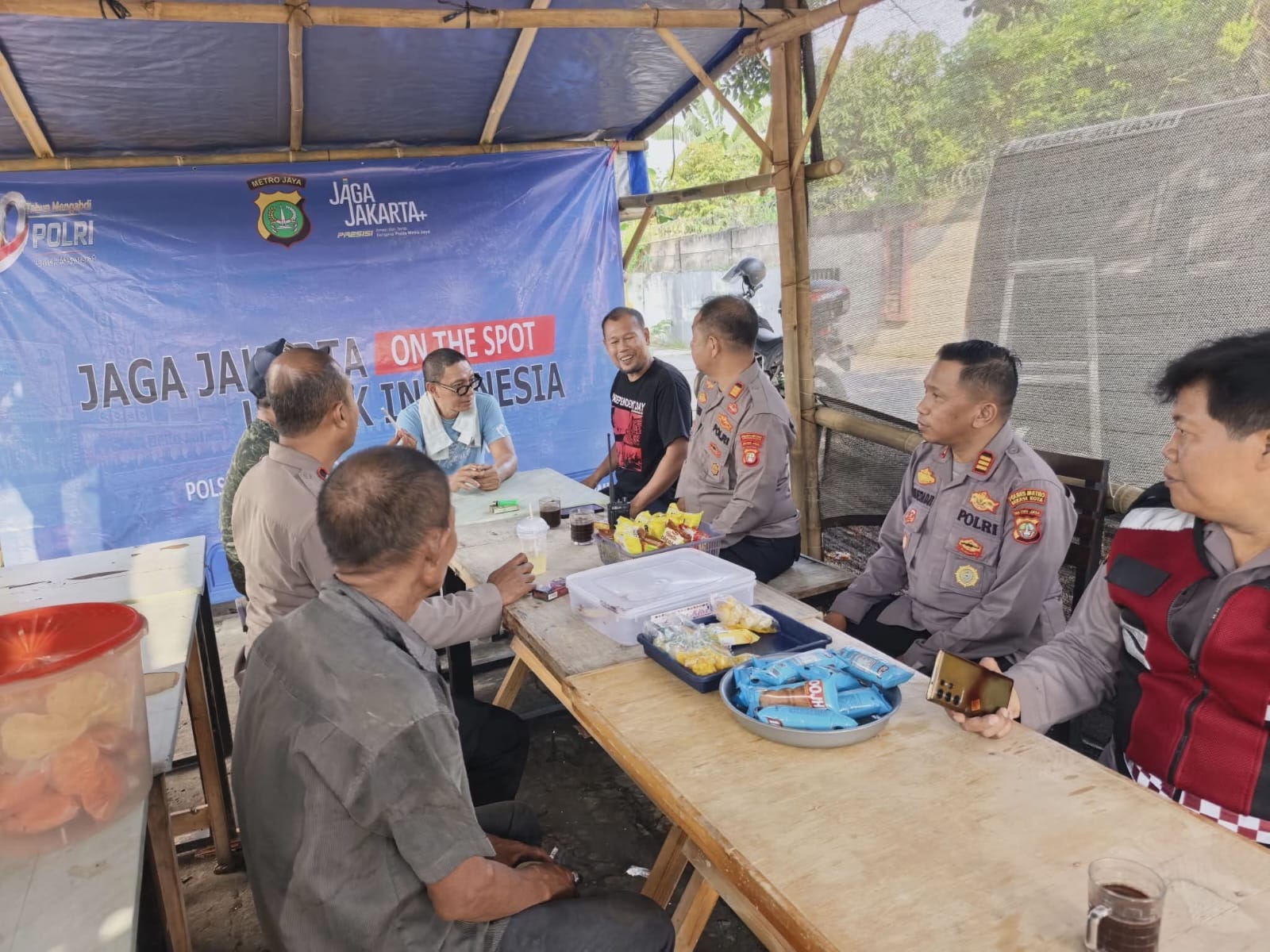 KEGIATAN JAGA JAKARTA ON THE SPOT UNTUK INDONESIA, POLSEK JATIASIH BERSAMA WARGA KP. PAMAHAN KELURAHAN JATIMEKAR, JAGA KAMTIBMAS LINGKUNGAN