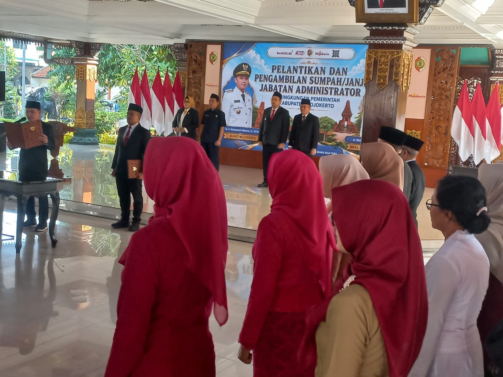 Bupati Lantik 30 Pejabat, Yang Terdiri dari Camat dan Sekretaris Kecamatan Lingkup Kabupaten Mojokerto
