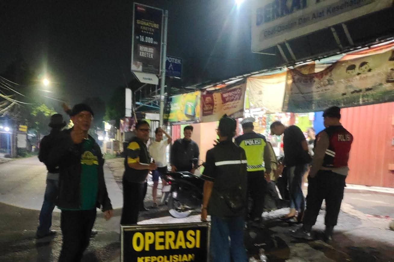 Antisipasi Gangguan Kamtibmas (Kejahatan Jalanan) Untuk Ciptakan Situasi Yang Aman Dan Kondusif, Polsek Jatiasih Intensifkan Razia Stasioner Dan Patroli Wilayah