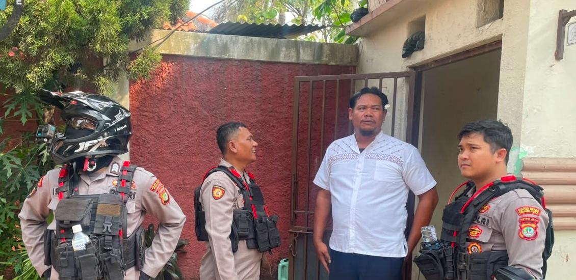 Jaga Jakarta On The Spot Gangguan Kamtibmas Siang Hari, Sat Samapta Polres Bekasi Kota Patroli Dialogis di Pos Satpam Jalan Siliwangi
