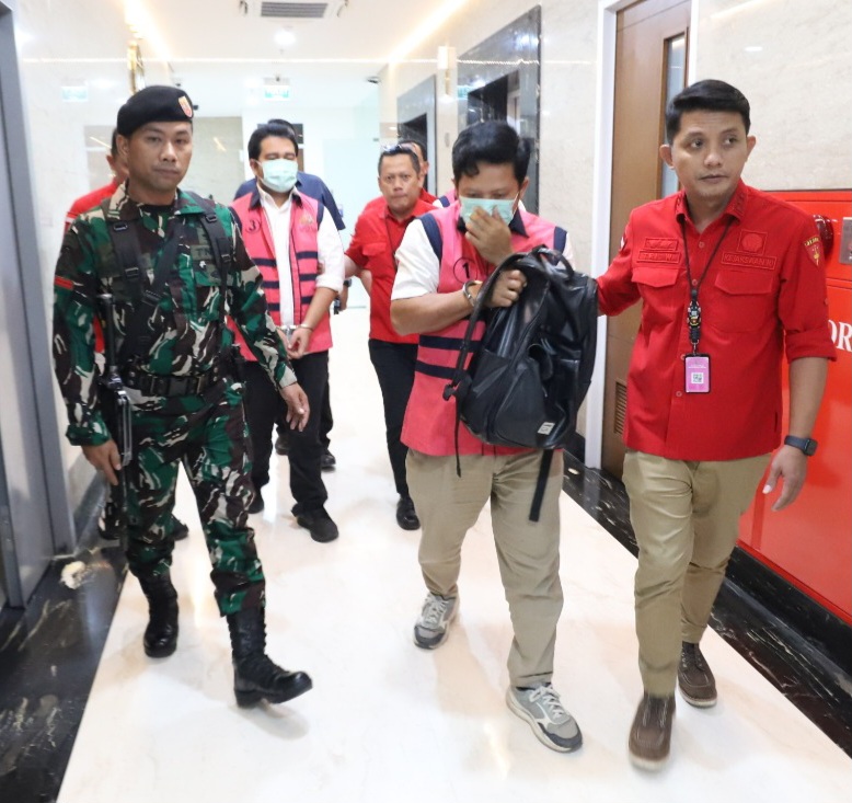 Kejaksaan Tinggi Daerah Khusus Jakarta Menahan 3 Orang Tersangka Korupsi Pada Direktorat Jenderal Cipta Karya dan Sumber Daya Air 2025-2026.