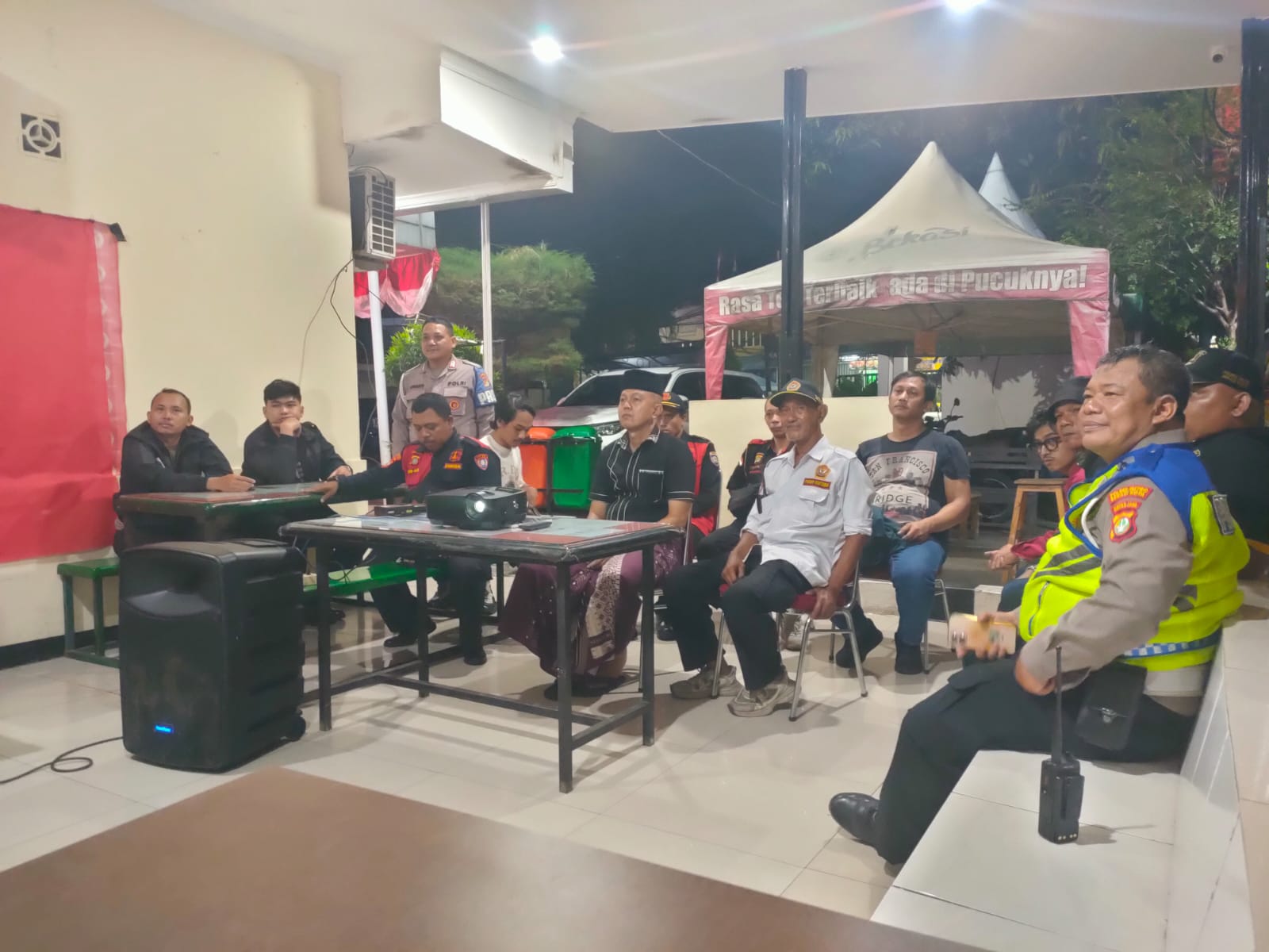 Lebih Dari Sekadar Nobar, Polsek Bekasi Selatan Bangun Kedekatan Dengan Warga Lewat Semangat Piala Dunia 2026