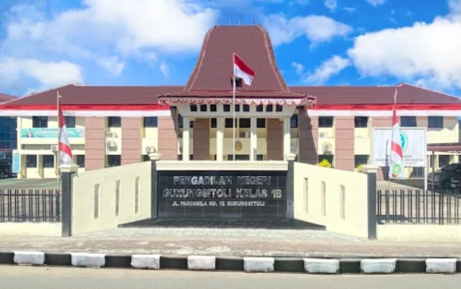 Pelaku Pembunuhan di Desa Tulumbaho Kecamatan Sogaeadu Kab.Nias di Vonis 6 Tahun Pidana Penjara Karena Anak di Bawah Umur.