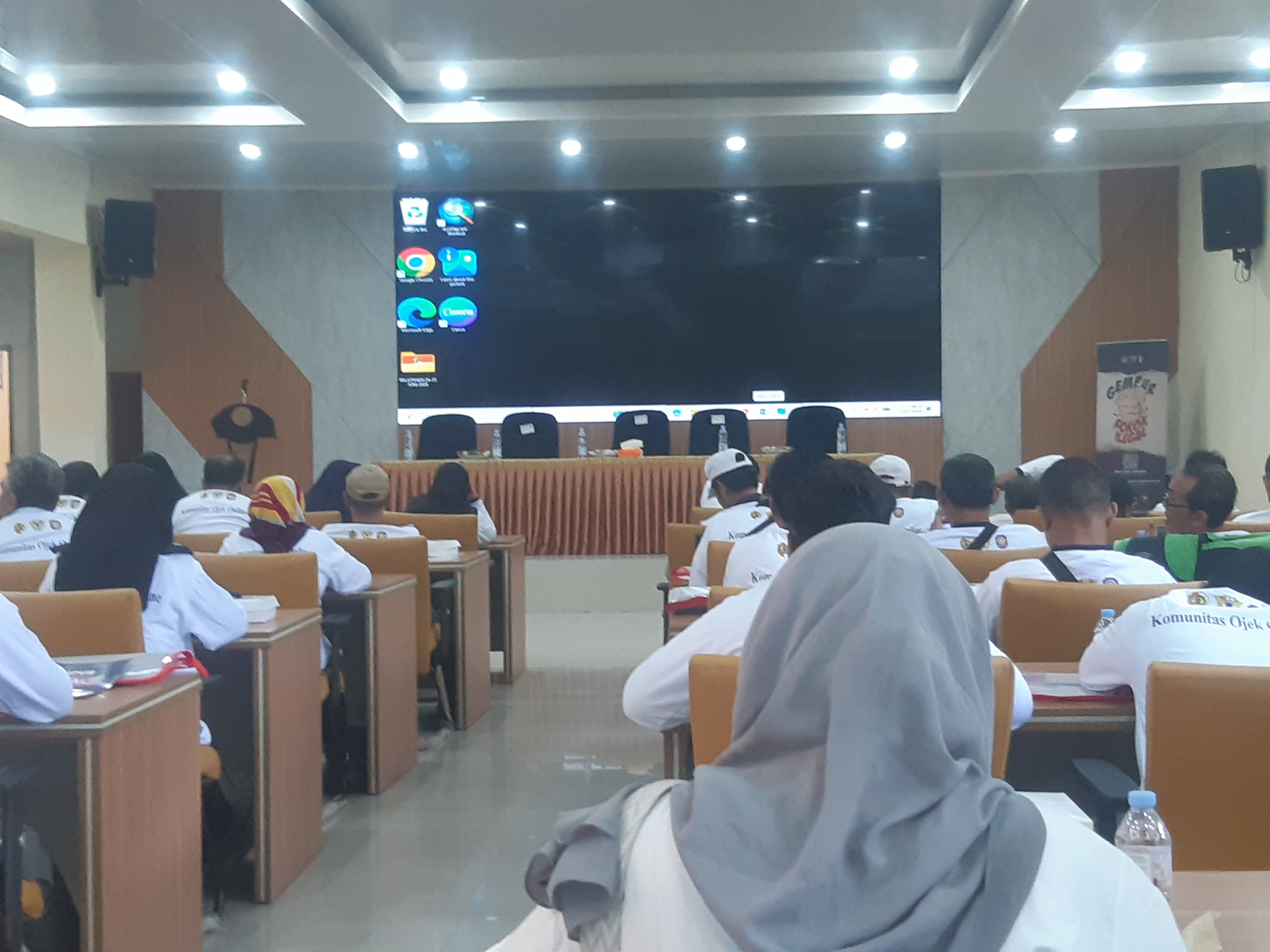 Pemberantasan Rokok Ilegal Mojokerto, Gus Barra Libatkan Komunitas Ojek Online