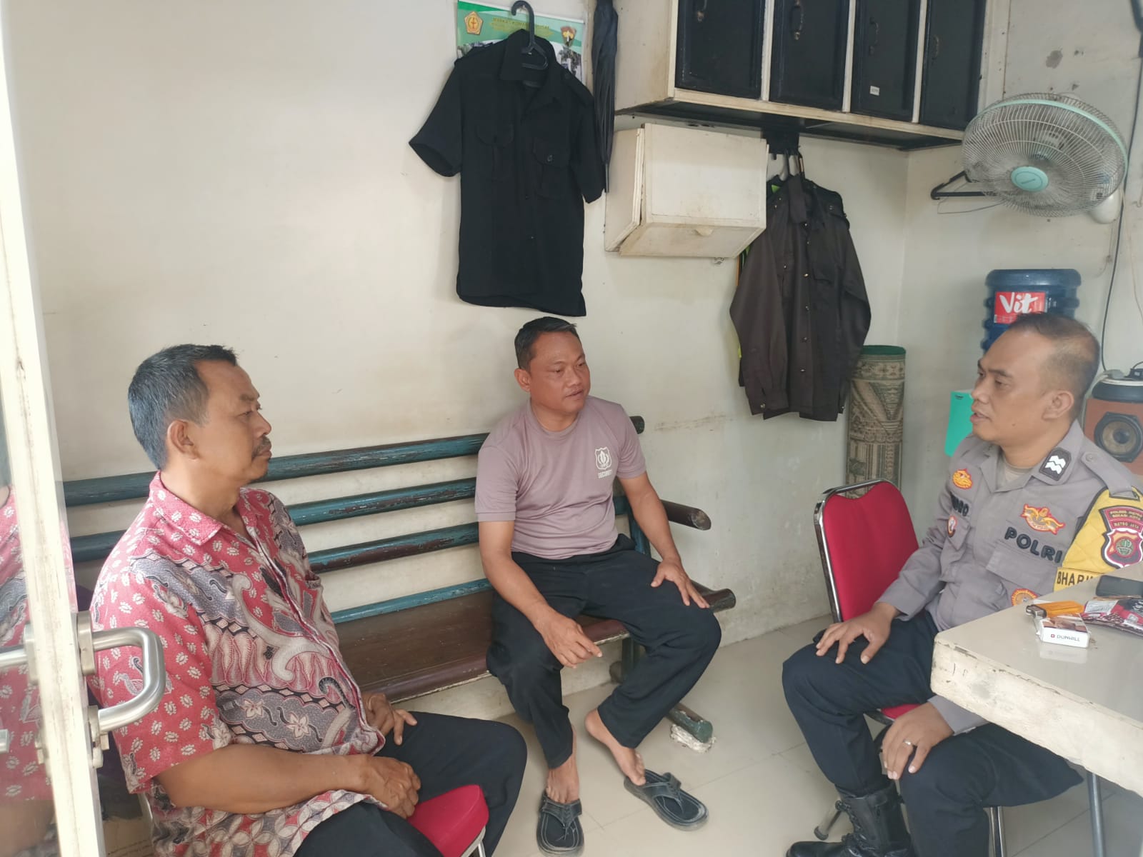 Bhabinkamtibmas Ciketingudik Gelar Sambang Dan Patroli di SMAN 15 Kota Bekasi, Perkuat Sinergi Kamtibmas Saat Libur Sekolah