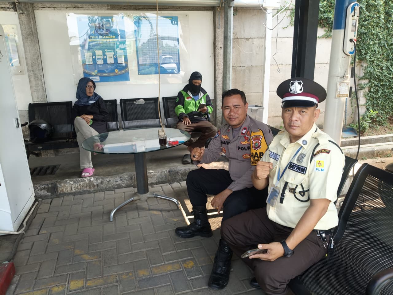Bhabinkamtibmas Kelurahan Cimuning,  Melaksanakan kegiatan kunjungan Dan Penyampaian Himbauan kamtibmas