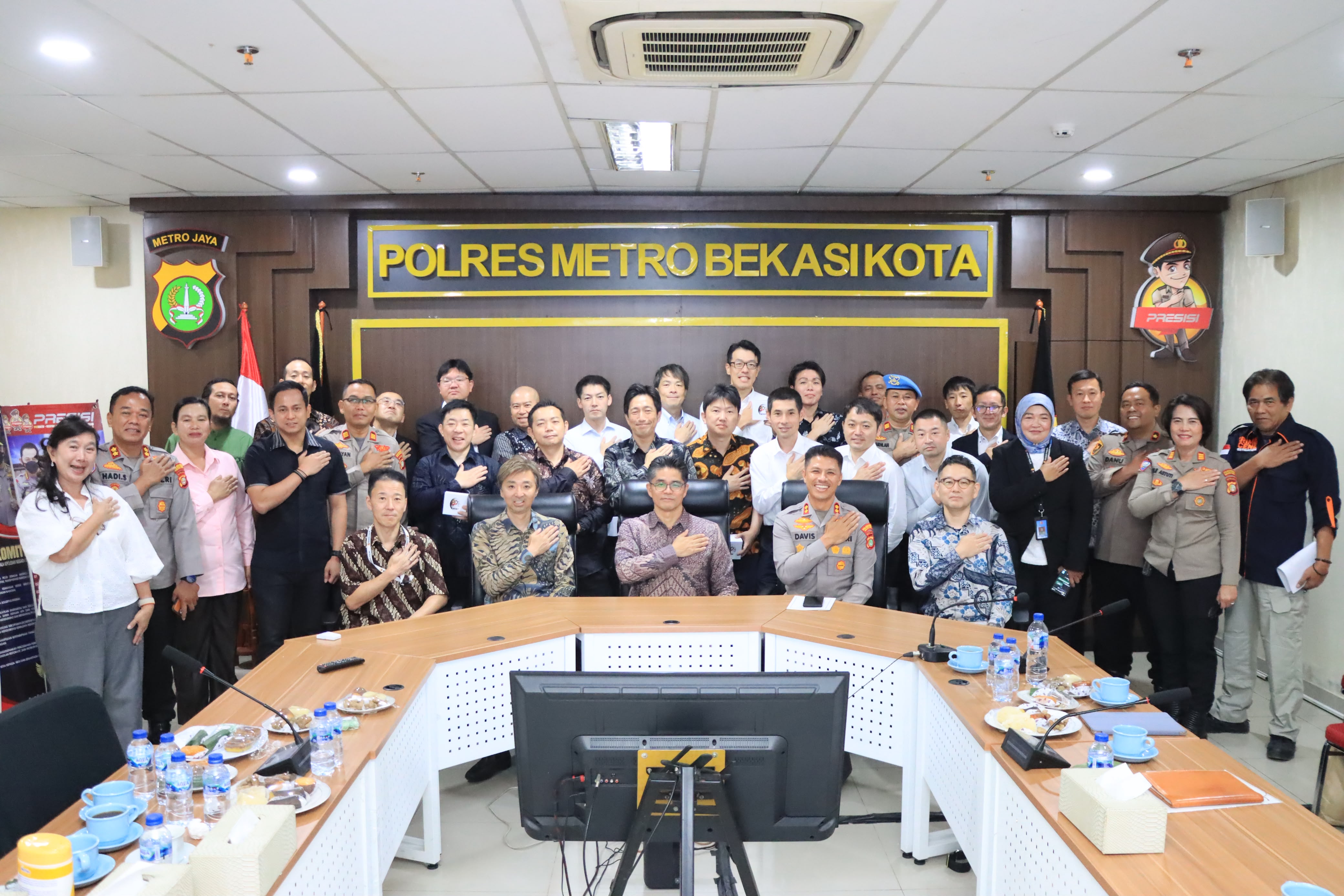 Kunjungan Delegasi HTIIL Kepolisian Jepang ke Polres Metro Bekasi Kota