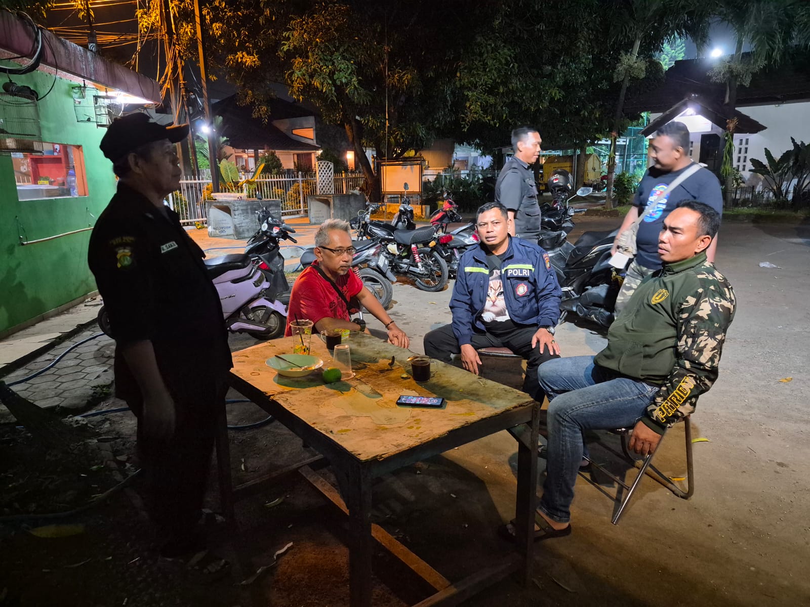 Bhabinkamtibmas Jatiwaringin Serap Aspirasi Warga, Ajak Perkuat Keamanan Lingkungan Dan Cegah Tawuran
