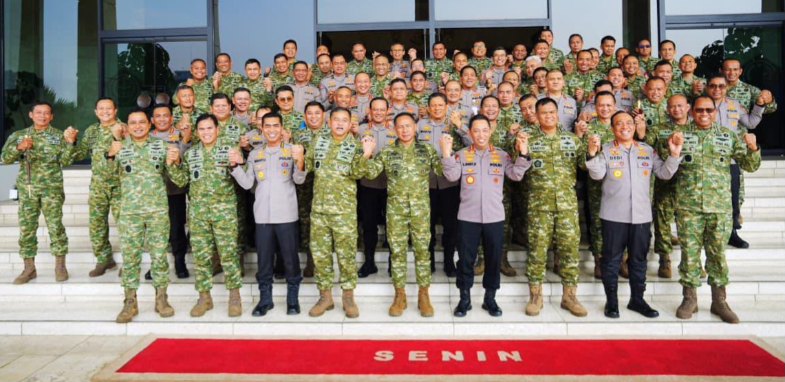 Kapolri Perkuat Soliditas dan Sinergitas TNI-Polri Gelar Silaturahmi dengan Panglima TNI di Mabes TNI.
