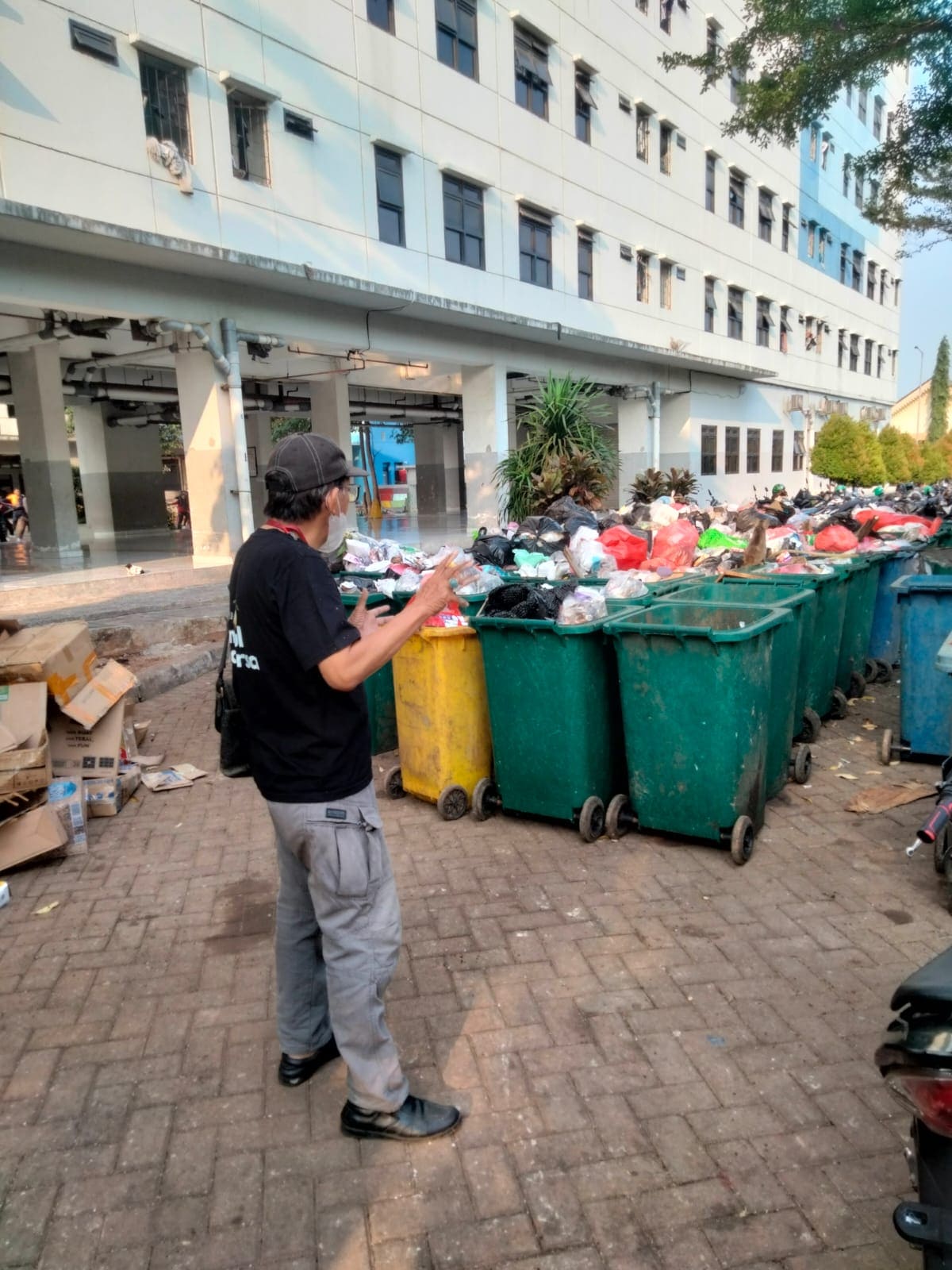 Peninjauan sampah organik di rusunawa Pesakih Jakarta Barat.PFI