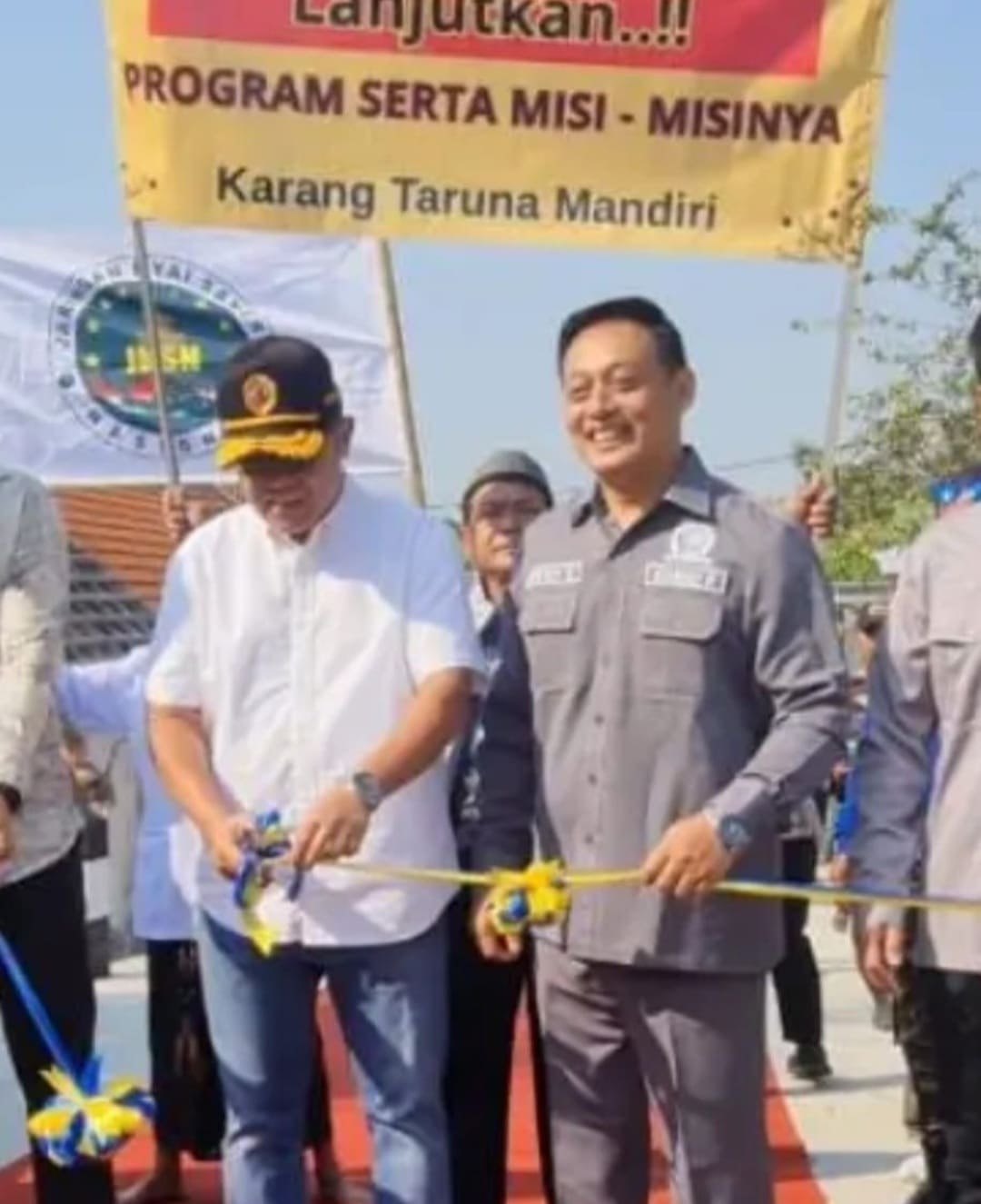 Sekda Didampingi Legislator Heri Suyatnoko Resmikan Jembatan Bolorejo