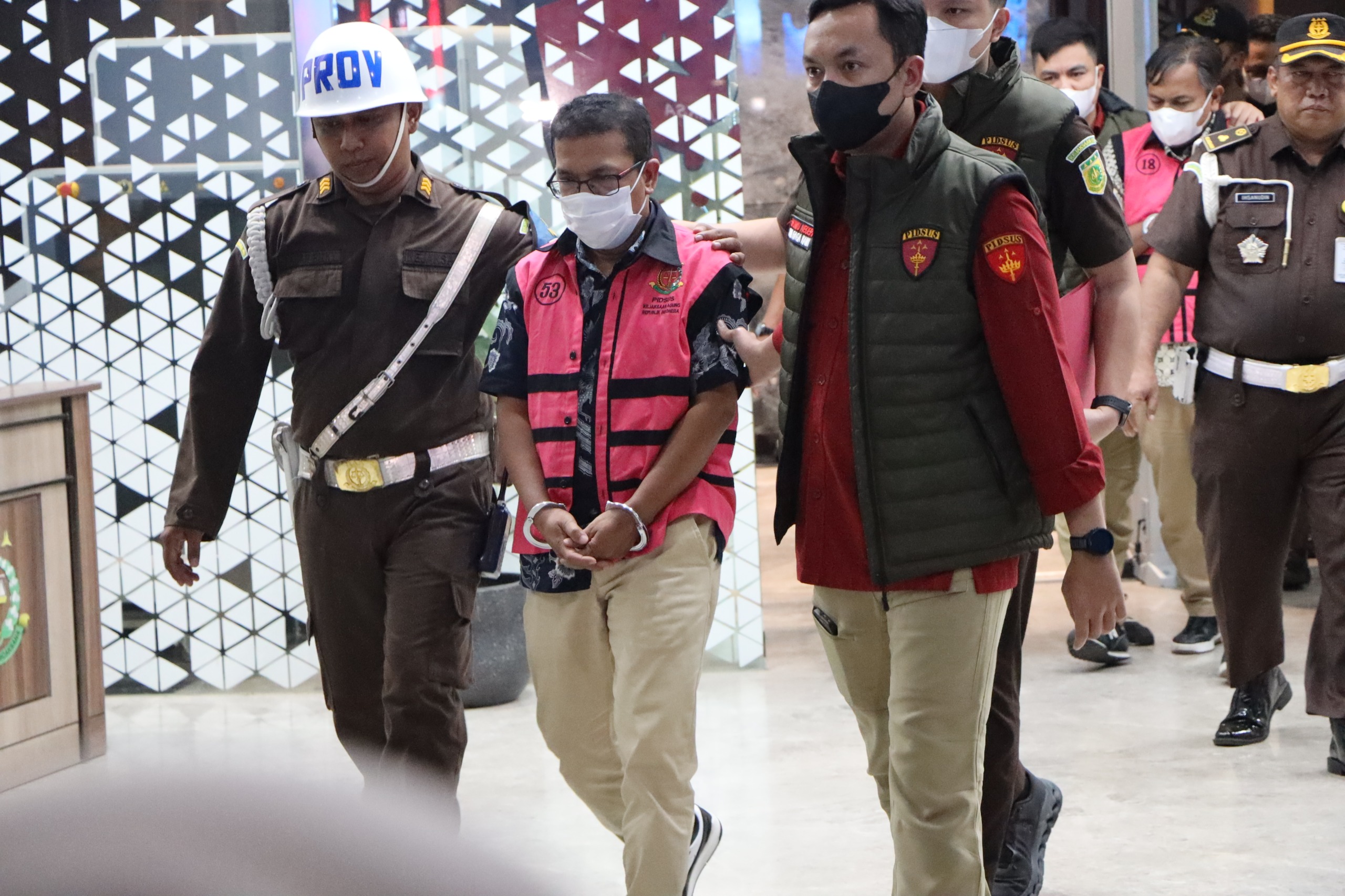 Kongkalikong Pajak PT TPL: Dua Supervisor Pajak Resmi Ditahan Kejagung.