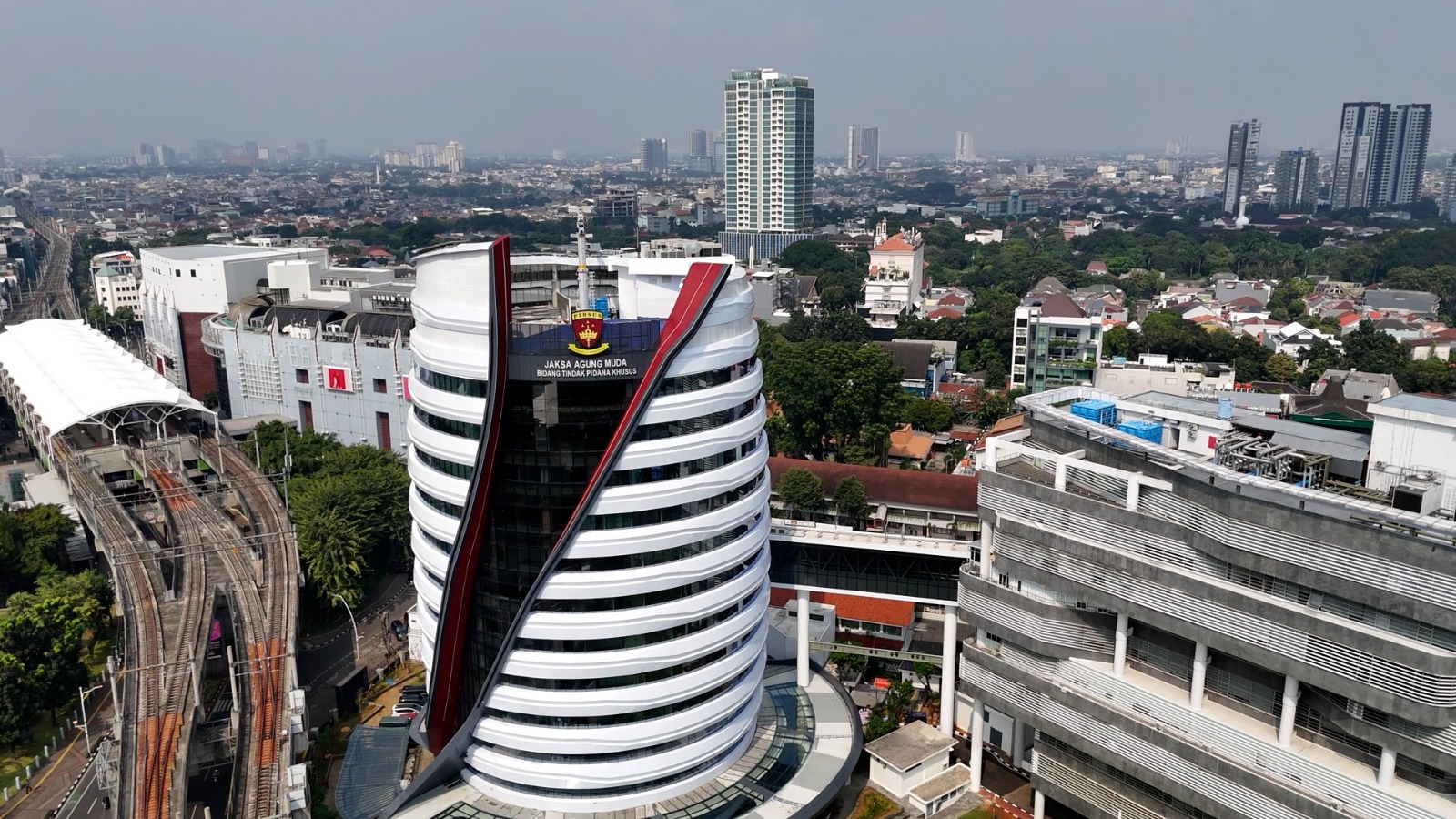 Aroma Korupsi Program Makan Bergizi Gratis: Kejaksaan Agung Periksa Pengurus Yayasan hingga Staf Swasta.