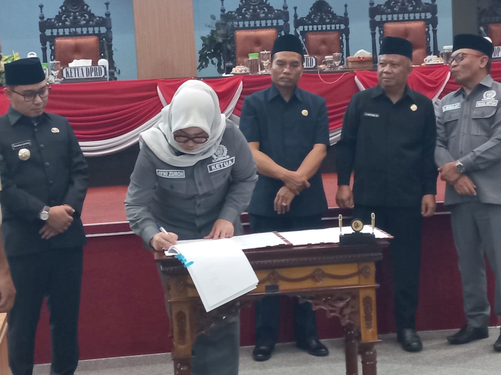 Bupati Mojokerto Gus Barra, Hadiri Rapat Paripurna DPRD, Penandatanganan KUA & PPAS 2027 
