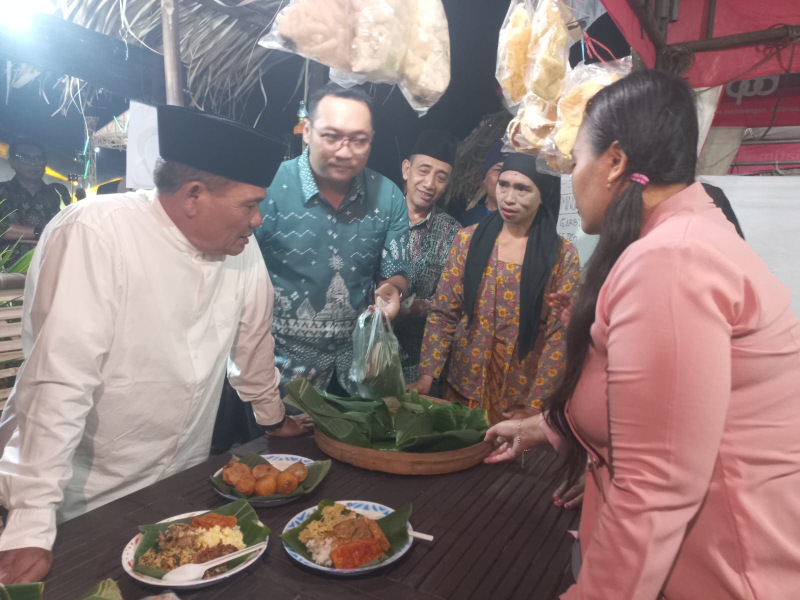 Wabup dr Rizal Berbaur Bersama Ribuan Warga Semarakkan Bazar Rakyat Jadul