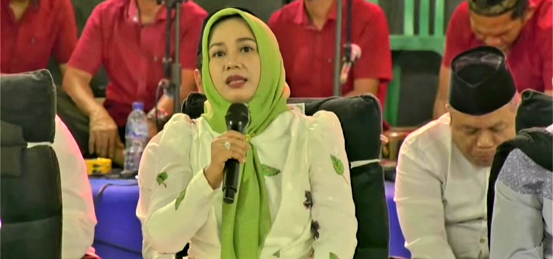 Pengajian Akbar Kota Mojokerto: Ning Ita Tekad Rukun Warga Kunci Kedamaian di Malam Maulid dan HUT RI ke-81