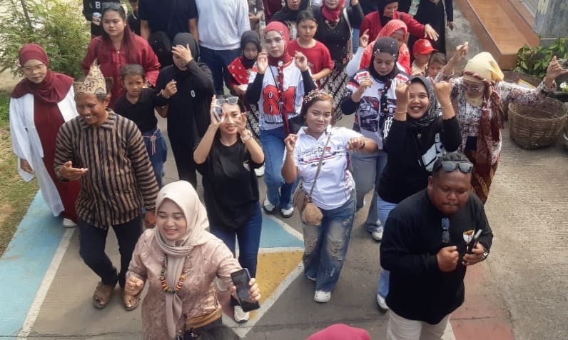Karnaval HUT RI ke-81 Dusun Karanglo Kembangringgit Meriah, Sekdes dan Bu Sekdes Turut Semarakkan Acara