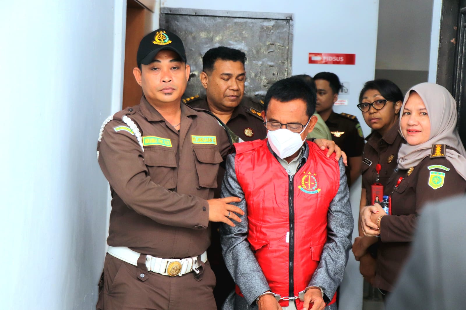 Mantan Kadis PUPR Prov.Maluku Ditetapkan Tersangka dan Ditahan, Rugikan Negara Rp3,8 Miliar Proyek Air Bersih Haruku.