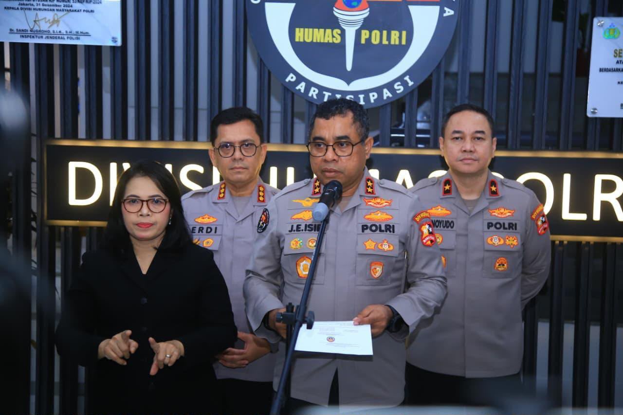 Rapel Prestasi di Mabes Polri, Kapolri Pimpinan Kenaikkan Pangkat 50 Jenderal dan 4 PNS.