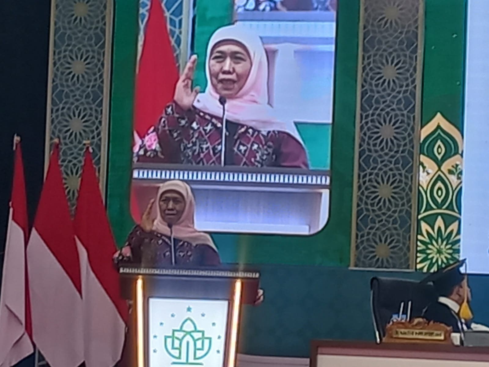 Khofifah Hadiri Wisuda UAC ke-VII di Pacet, Berikan Apresiasi Tinggi Terhadap Proses Pendidikan Di Amanatul Ummah Pacet