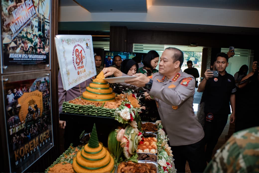Kapolda Metro Jaya Hadiri Syukuran HUT TNI ke-81 di Makodam Jaya.